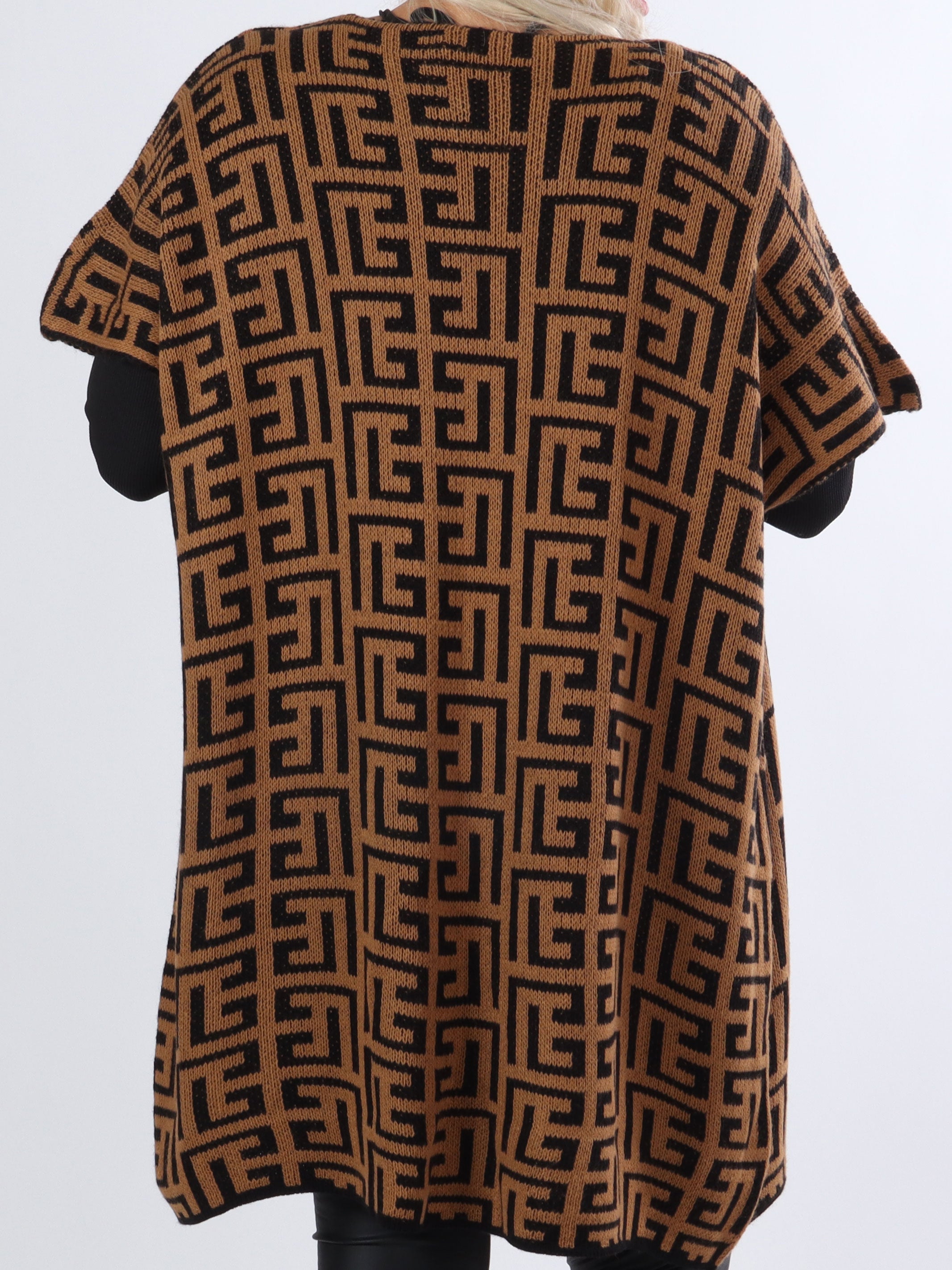 Tilly Pattern - Plus size stickad kofta utan ärmar